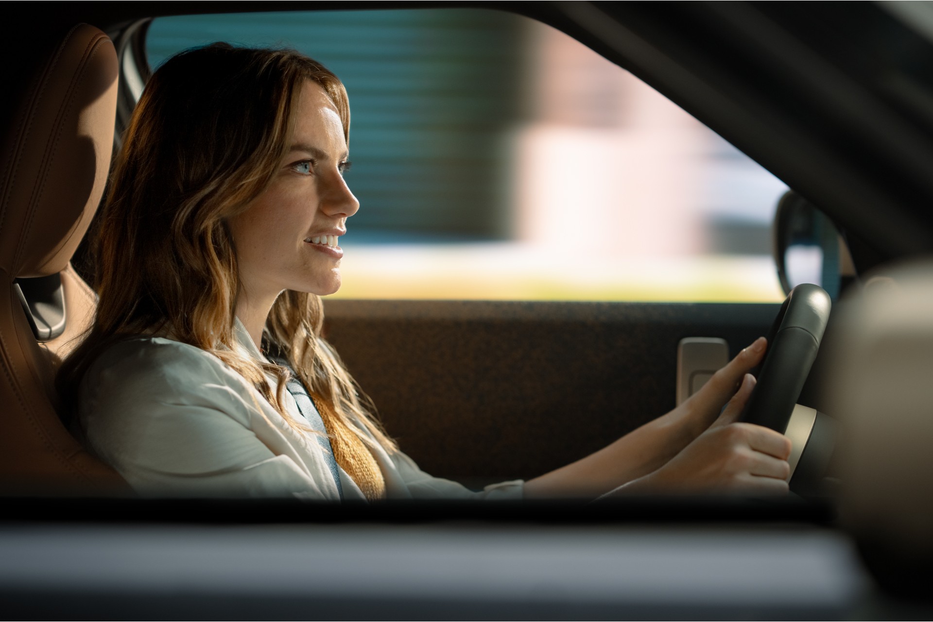 Vrouw die in een MINI rijdt - detail